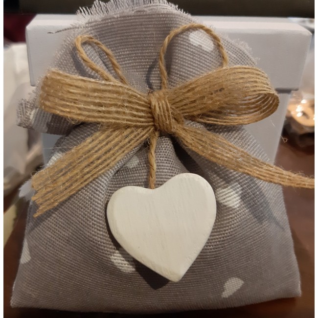 Sacchetto portaconfetti shabby con cuore bomboniera segnaposto